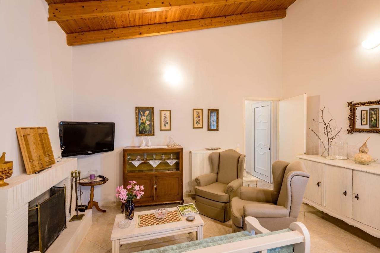 Villa Kiko, The Coastline House Kato Achaia Esterno foto